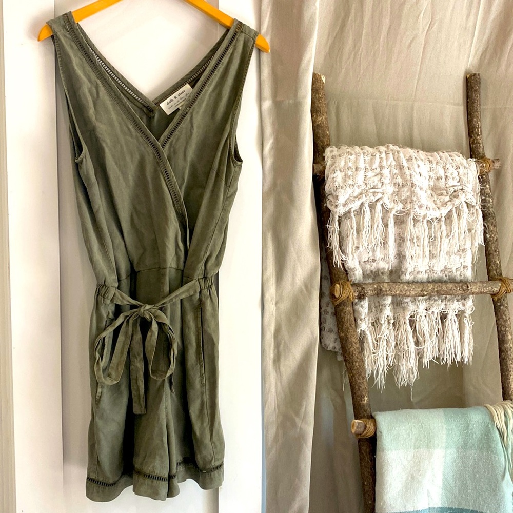 NWOT Anthropologie short romper Medium